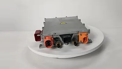 Cargador de 3.3kW y convertidor DC-DC de 1kW integrado (refrigerado por líquido)
